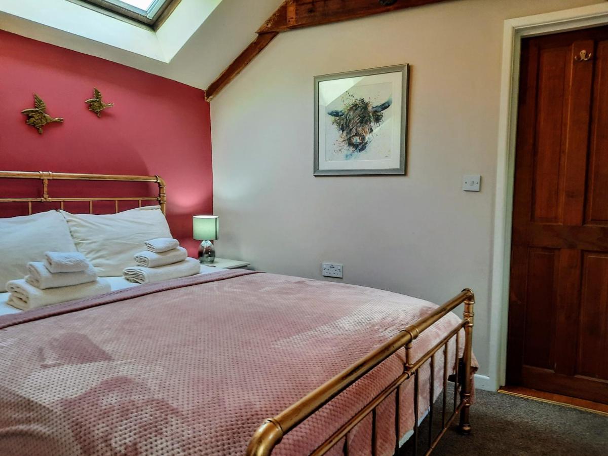 Cosy Barn On Rural Smallholding With Alpacas, Goats & Pigs Stithians Ngoại thất bức ảnh